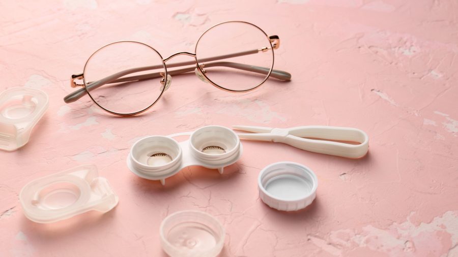 Proponer una ayuda directa para la compra de gafas y lentillas a menores de 18 años