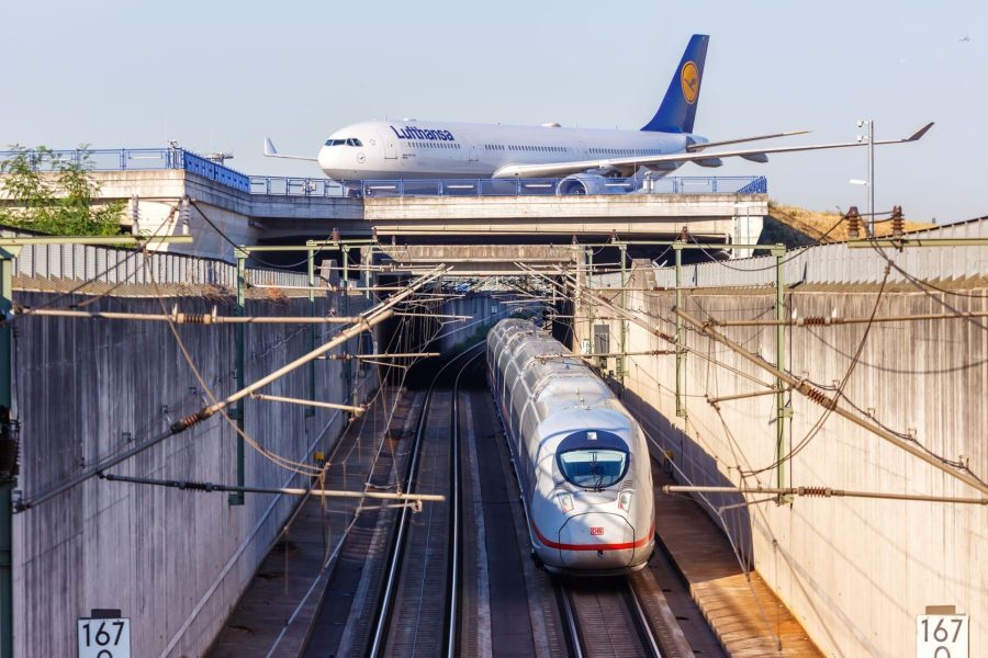 Impulsar la reducción de vuelos domésticos en rutas con alternativa ferroviaria menor a 2 horas y media
